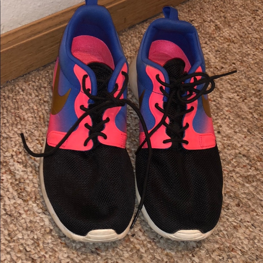 nike roshe run sneakers
